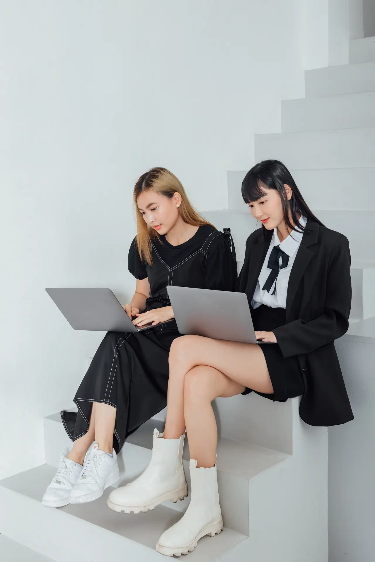 2 women with laptops